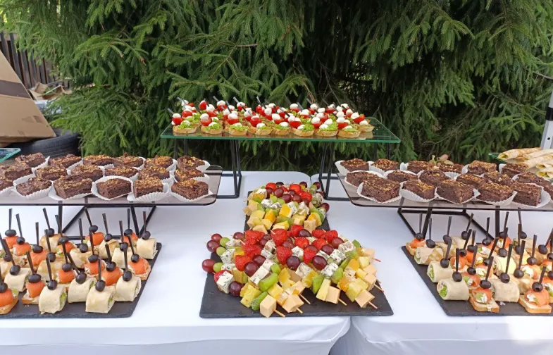 Индивидуальные ланч-боксы и фуршет для 4000 гостей мероприятия в Киеве!