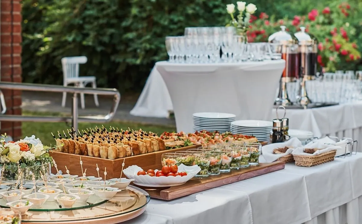 Какую еду заказывать на корпоратив, чтобы угодить всем