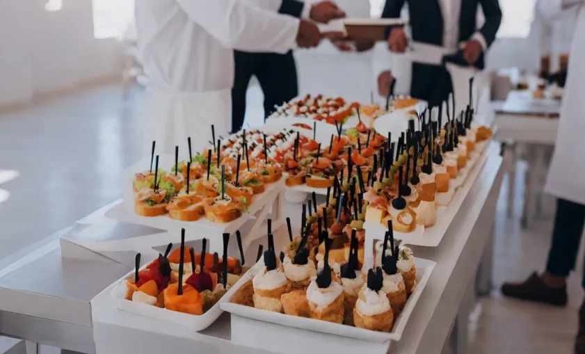 День рождения и праздничная атрибутика от бокс-кейтеринг