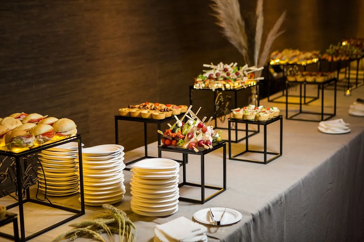 Оригинальный и недорогой фуршет: миссия выполнима